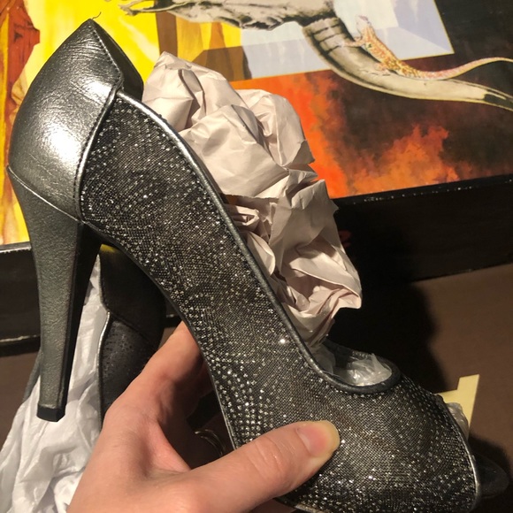 style and Co. size 6 1/2 only worn once silver glitter heels. - Picture 4 of 12